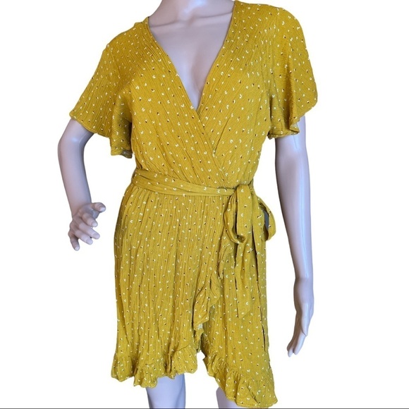 Ces Femme Mustard Ruffle Wrap Dress‎ Size S/M Summer Dress - Picture 5 of 11